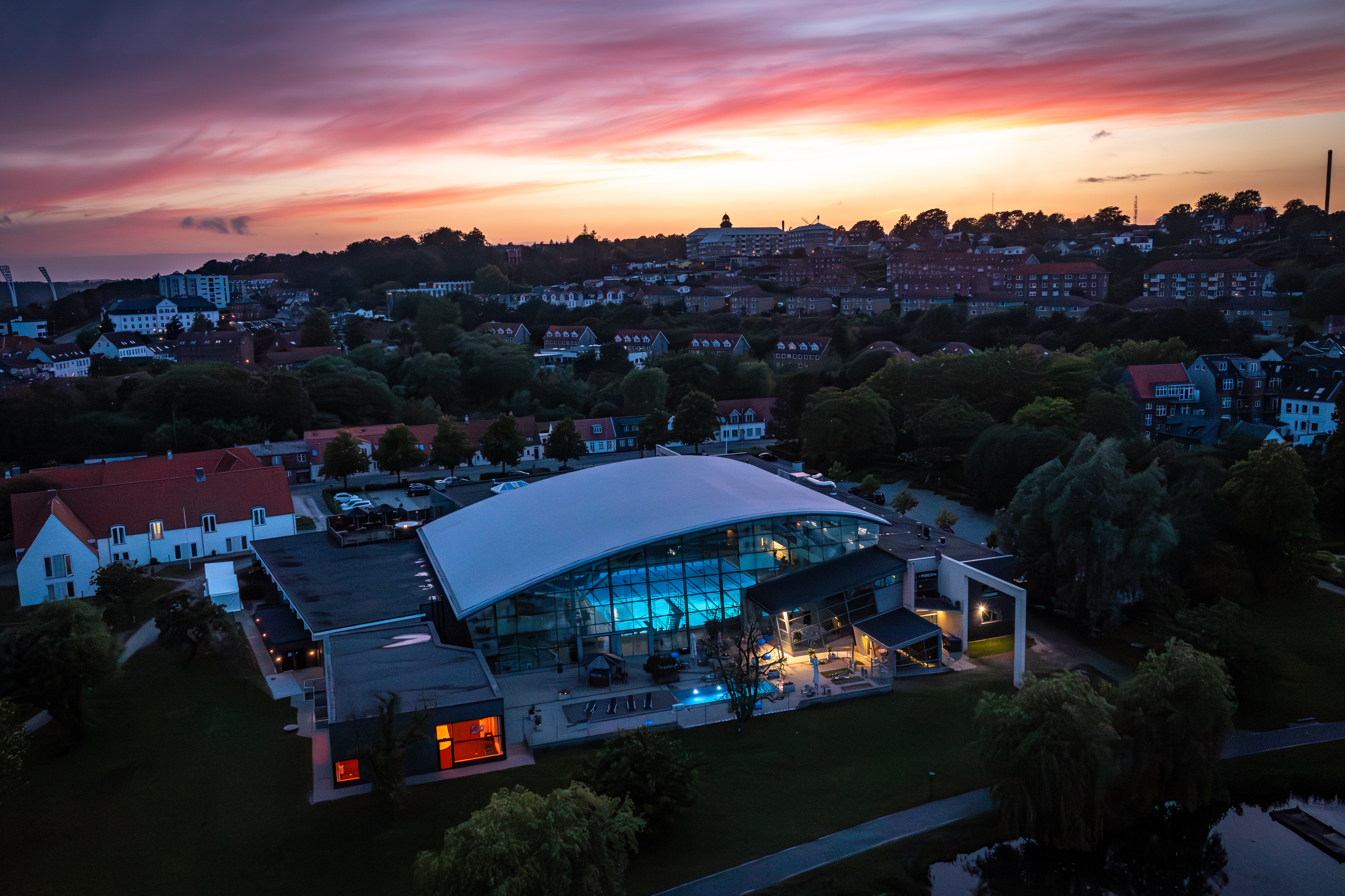 Active recovery at Slotssøbadet – Swimming, diving boards, and water slides after the workday
